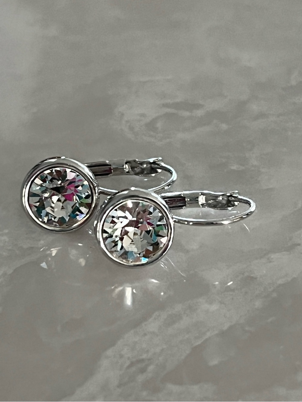 ✨Touchstone Crystal Clear Ice Lever back Earrings✨